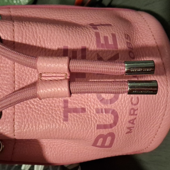 Marc Jacobs The Bucket Pink Mini Bag Is Missing The Shoulder Strap - Picture 5 of 11